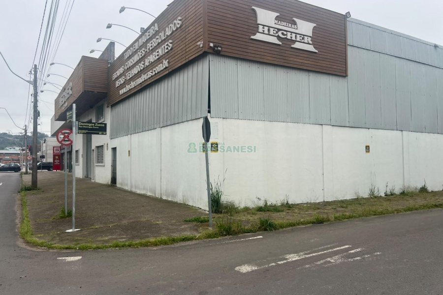 Pavilhão com 750m², no bairro São José em Caxias do Sul para Alugar