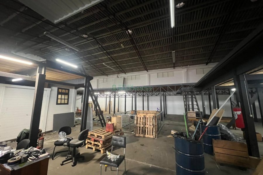 Pavilhão com 750m², no bairro São José em Caxias do Sul para Alugar