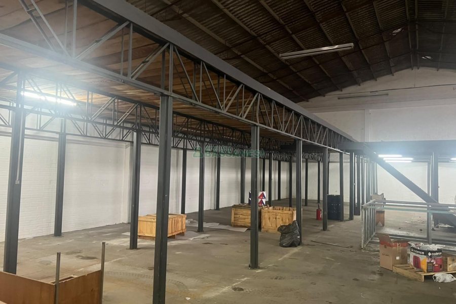 Pavilhão com 750m², no bairro São José em Caxias do Sul para Alugar