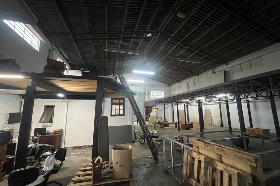 Pavilhão com 750m², no bairro São José em Caxias do Sul para Alugar