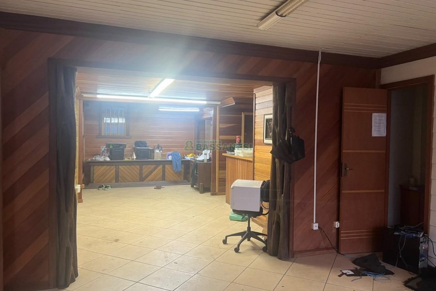 Pavilhão com 750m², no bairro São José em Caxias do Sul para Alugar
