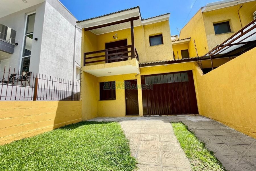 Sobrado com 121m², 3 dormitórios, 2 vagas, no bairro Ana Rech em Caxias do Sul para Alugar