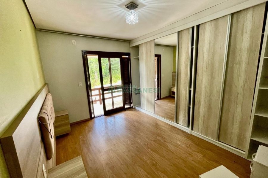 Sobrado com 121m², 3 dormitórios, 2 vagas, no bairro Ana Rech em Caxias do Sul para Alugar