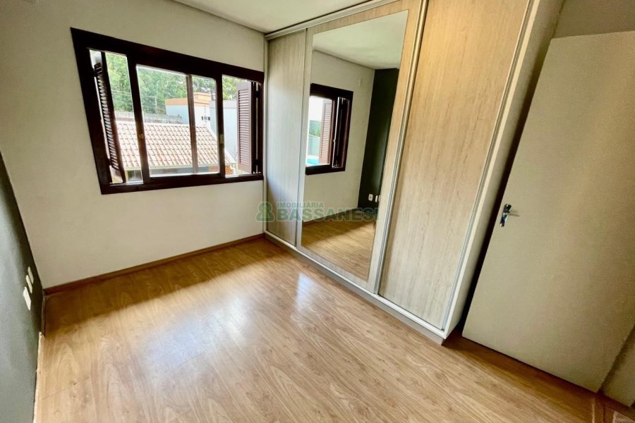 Sobrado com 121m², 3 dormitórios, 2 vagas, no bairro Ana Rech em Caxias do Sul para Alugar