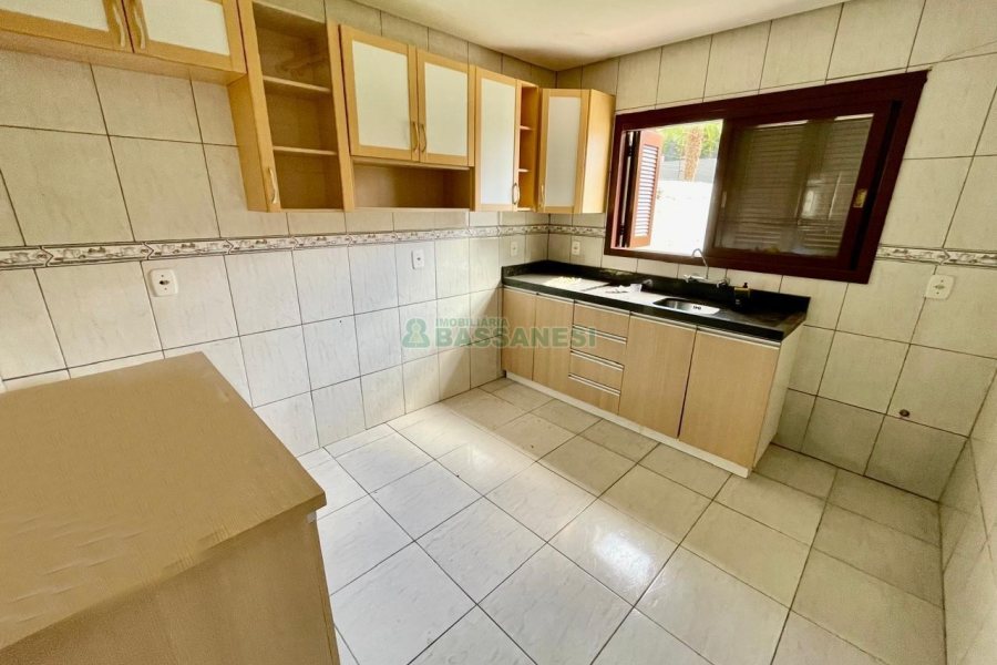 Sobrado com 121m², 3 dormitórios, 2 vagas, no bairro Ana Rech em Caxias do Sul para Alugar