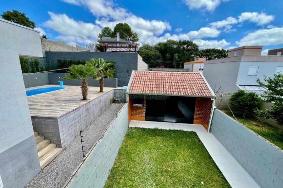 Sobrado com 121m², 3 dormitórios, 2 vagas, no bairro Ana Rech em Caxias do Sul para Alugar