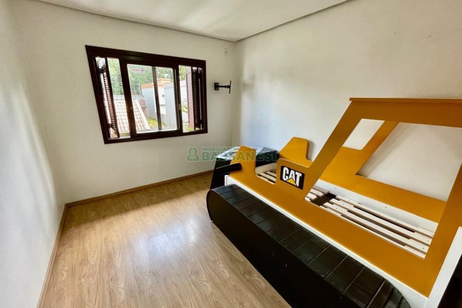 Sobrado com 121m², 3 dormitórios, 2 vagas, no bairro Ana Rech em Caxias do Sul para Alugar