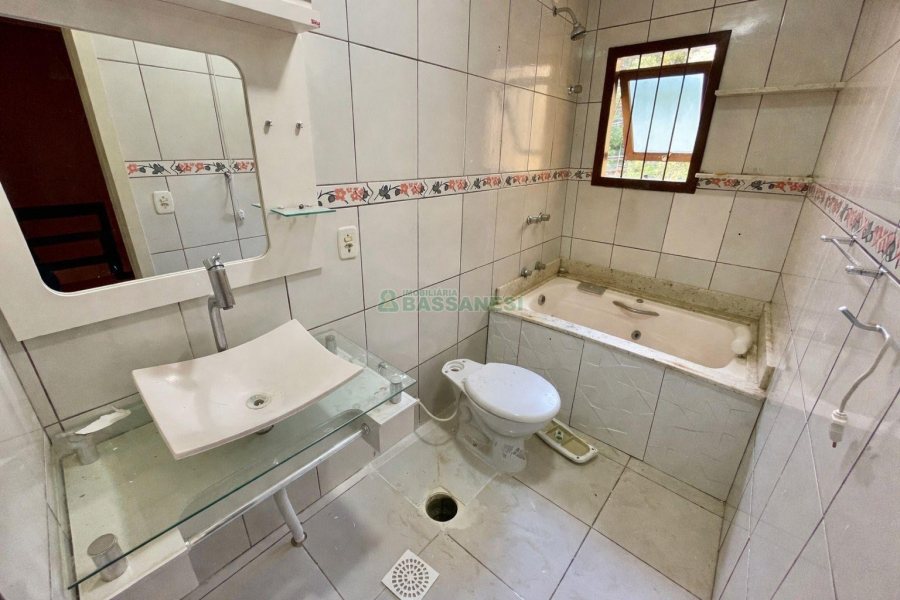 Sobrado com 121m², 3 dormitórios, 2 vagas, no bairro Ana Rech em Caxias do Sul para Alugar