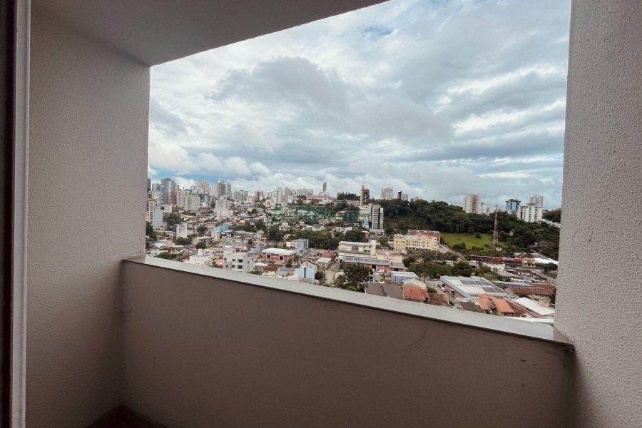 Apartamento com 58m², 2 dormitórios, 1 vaga, no bairro Rio Branco em Caxias do Sul para Comprar
