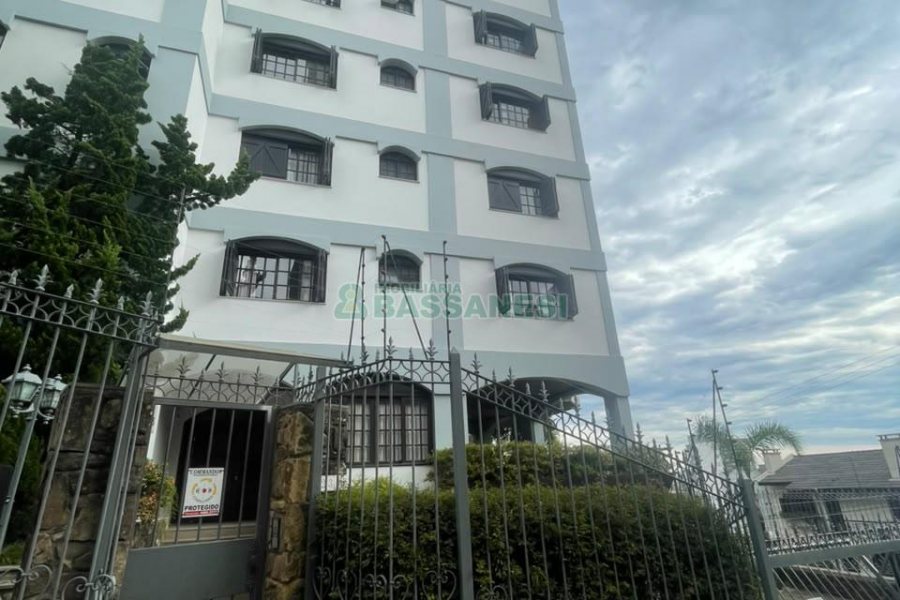 Apartamento com 322m², 3 dormitórios, 4 vagas, no bairro Madureira em Caxias do Sul para Comprar