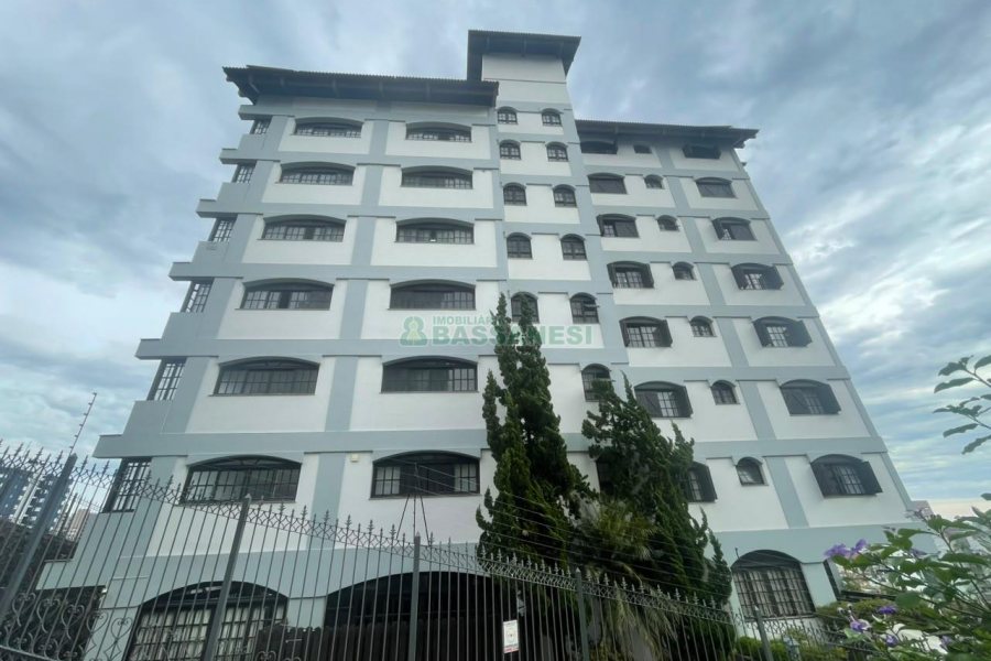Apartamento com 322m², 3 dormitórios, 4 vagas, no bairro Madureira em Caxias do Sul para Comprar