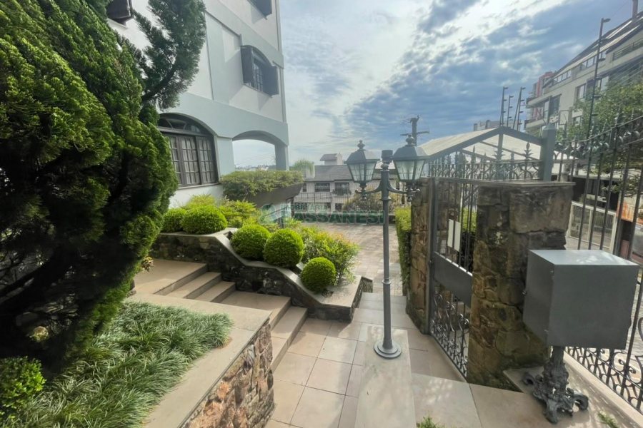 Apartamento com 322m², 3 dormitórios, 4 vagas, no bairro Madureira em Caxias do Sul para Comprar