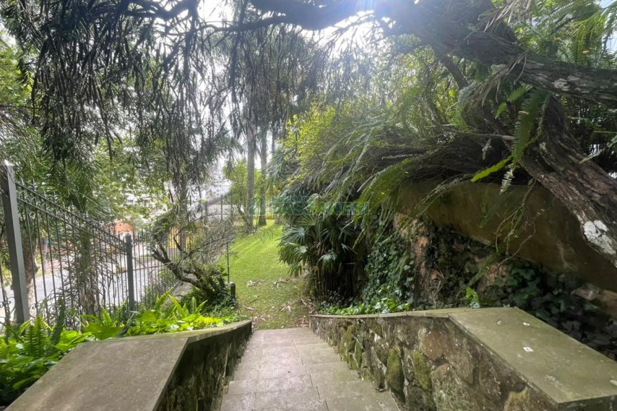 Apartamento com 322m², 3 dormitórios, 4 vagas, no bairro Madureira em Caxias do Sul para Comprar
