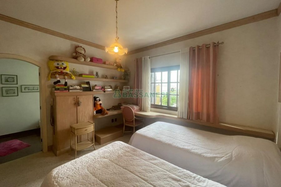 Apartamento com 322m², 3 dormitórios, 4 vagas, no bairro Madureira em Caxias do Sul para Comprar