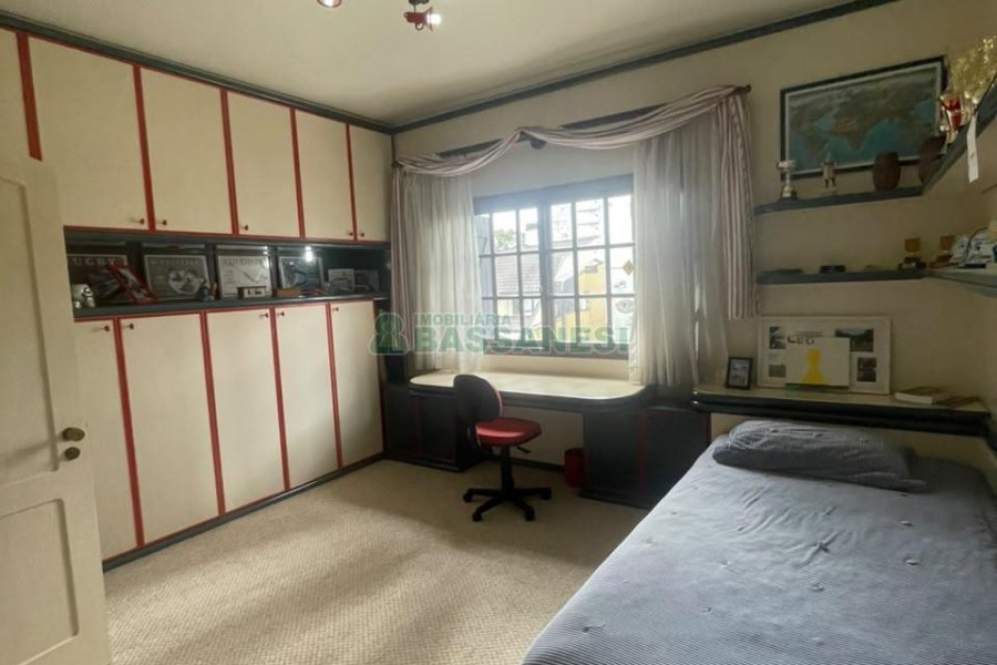 Apartamento com 322m², 3 dormitórios, 4 vagas, no bairro Madureira em Caxias do Sul para Comprar