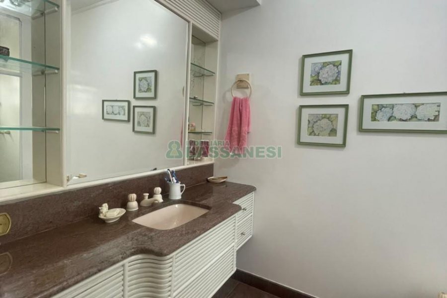 Apartamento com 322m², 3 dormitórios, 4 vagas, no bairro Madureira em Caxias do Sul para Comprar