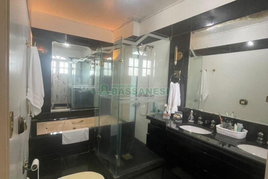 Apartamento com 322m², 3 dormitórios, 4 vagas, no bairro Madureira em Caxias do Sul para Comprar