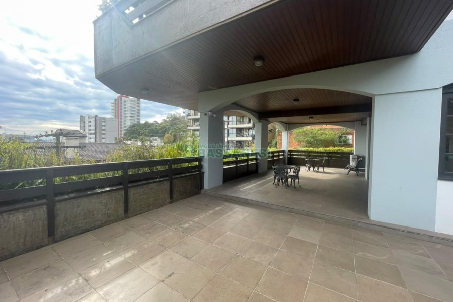 Apartamento com 322m², 3 dormitórios, 4 vagas, no bairro Madureira em Caxias do Sul para Comprar