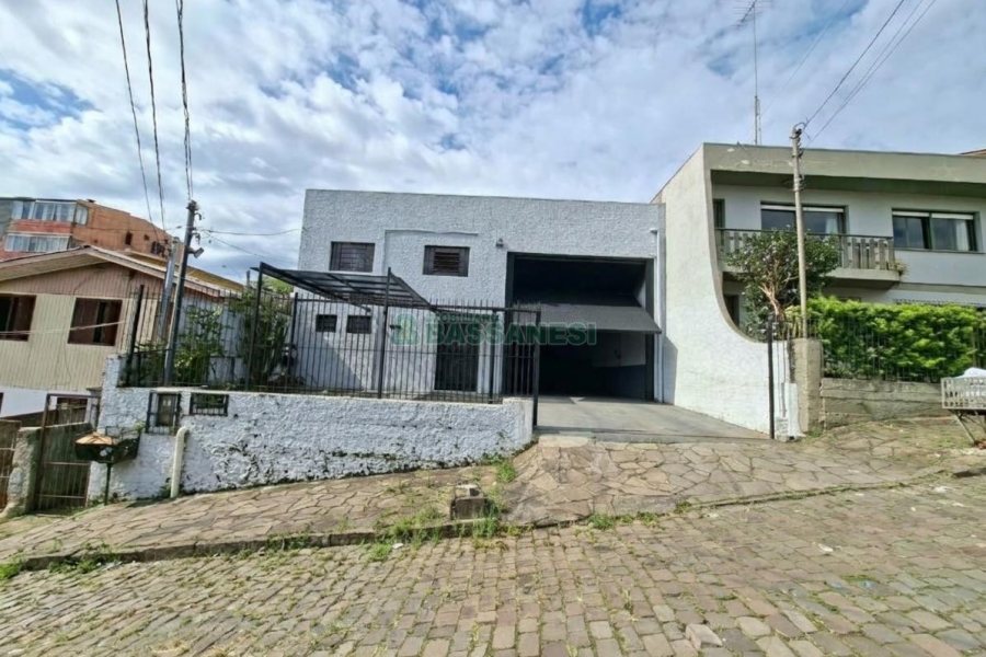 Pavilhão com 216m², no bairro Salgado Filho em Caxias do Sul para Alugar