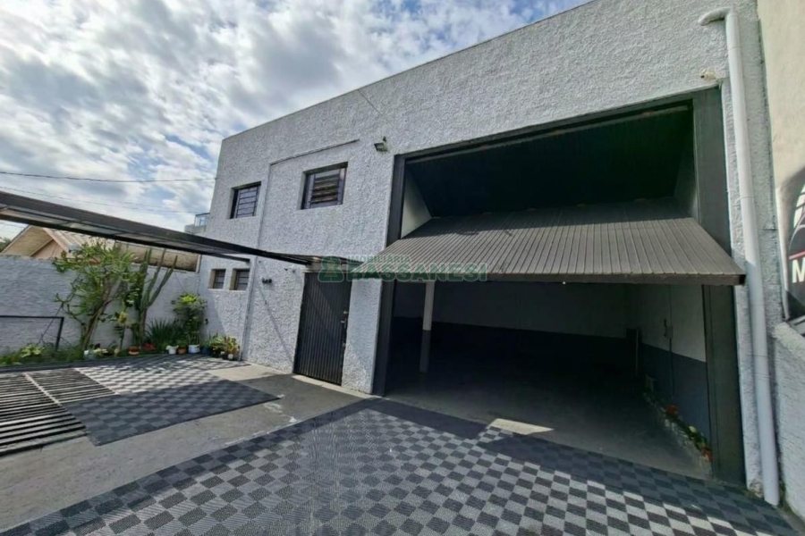 Pavilhão com 216m², no bairro Salgado Filho em Caxias do Sul para Alugar