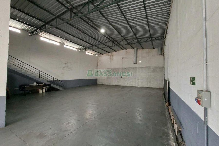 Pavilhão com 216m², no bairro Salgado Filho em Caxias do Sul para Alugar