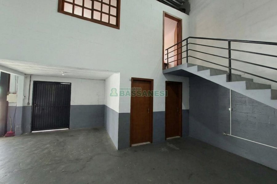 Pavilhão com 216m², no bairro Salgado Filho em Caxias do Sul para Alugar