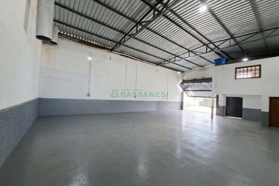 Pavilhão com 216m², no bairro Salgado Filho em Caxias do Sul para Alugar