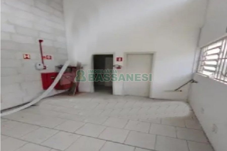 Loja com 400m², no bairro Cidade Nova em Caxias do Sul para Alugar