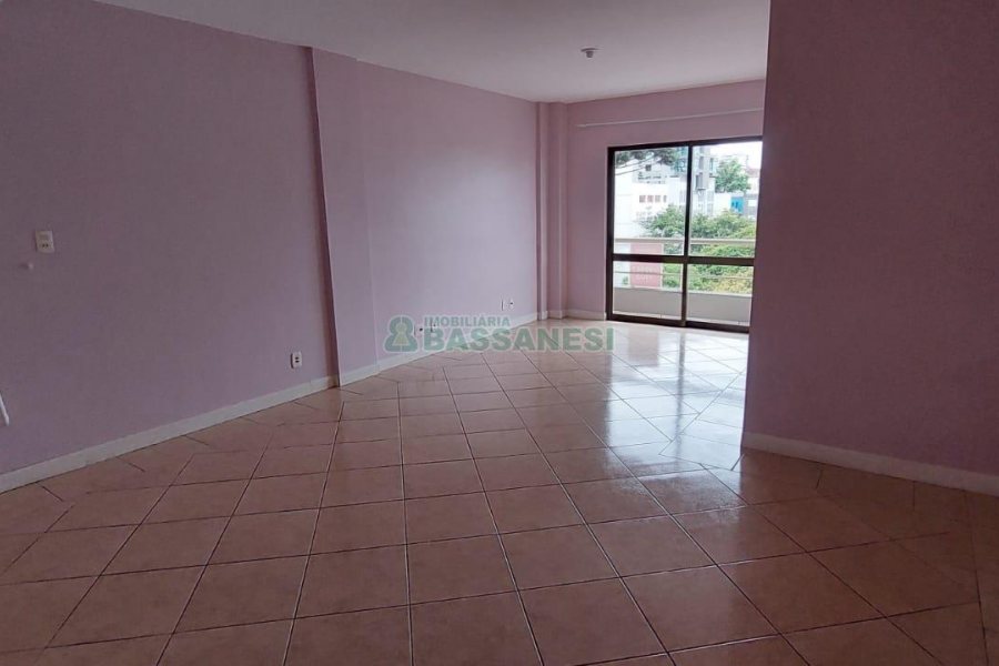 Kitinete com 37m², 1 dormitório, no bairro Centro em Caxias do Sul para Alugar ou Comprar
