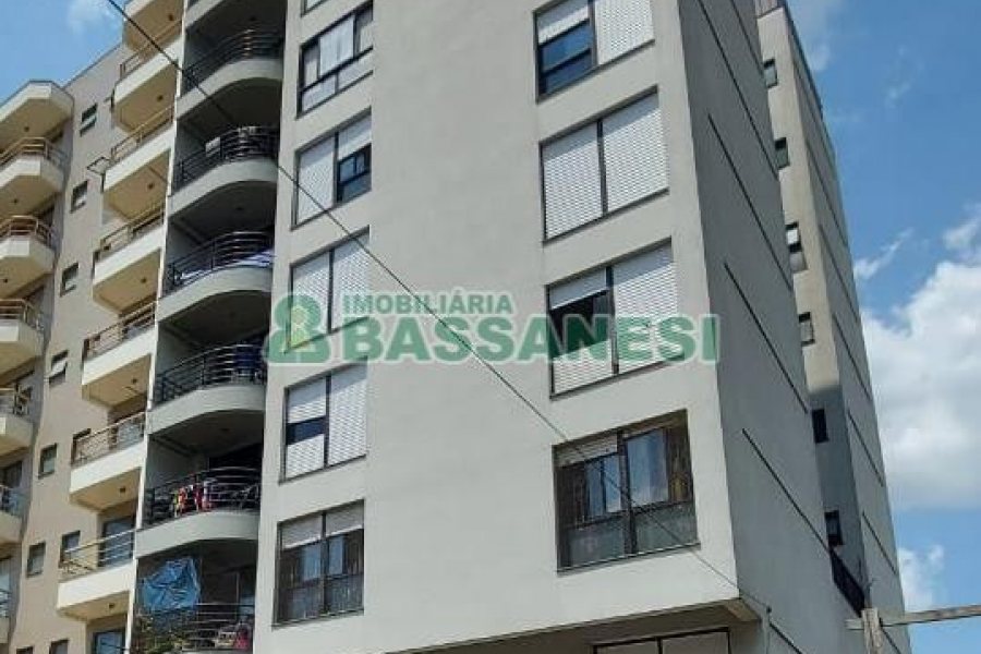 Apto Mobiliado com 84m², 2 dormitórios, 1 vaga, no bairro Centro em Caxias do Sul para Alugar