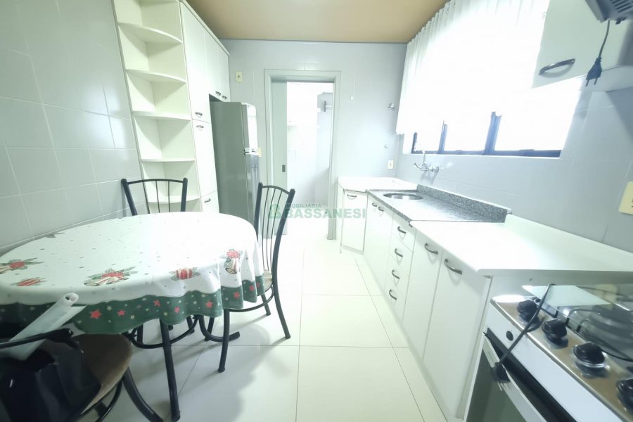 Apto Mobiliado com 84m², 2 dormitórios, 1 vaga, no bairro Centro em Caxias do Sul para Alugar