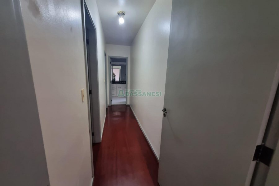 Apto Mobiliado com 84m², 2 dormitórios, 1 vaga, no bairro Centro em Caxias do Sul para Alugar