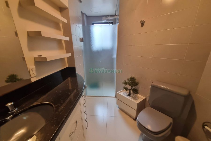 Apto Mobiliado com 84m², 2 dormitórios, 1 vaga, no bairro Centro em Caxias do Sul para Alugar