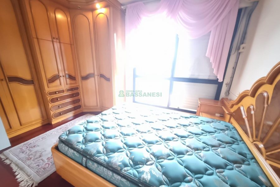 Apto Mobiliado com 84m², 2 dormitórios, 1 vaga, no bairro Centro em Caxias do Sul para Alugar