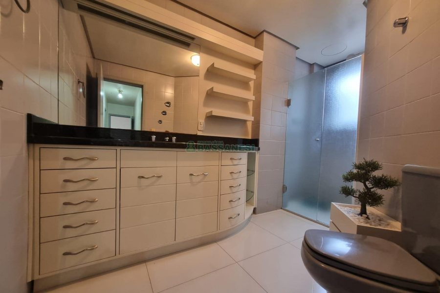 Apto Mobiliado com 84m², 2 dormitórios, 1 vaga, no bairro Centro em Caxias do Sul para Alugar