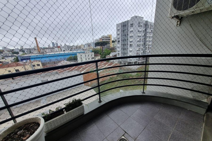 Apto Mobiliado com 84m², 2 dormitórios, 1 vaga, no bairro Centro em Caxias do Sul para Alugar
