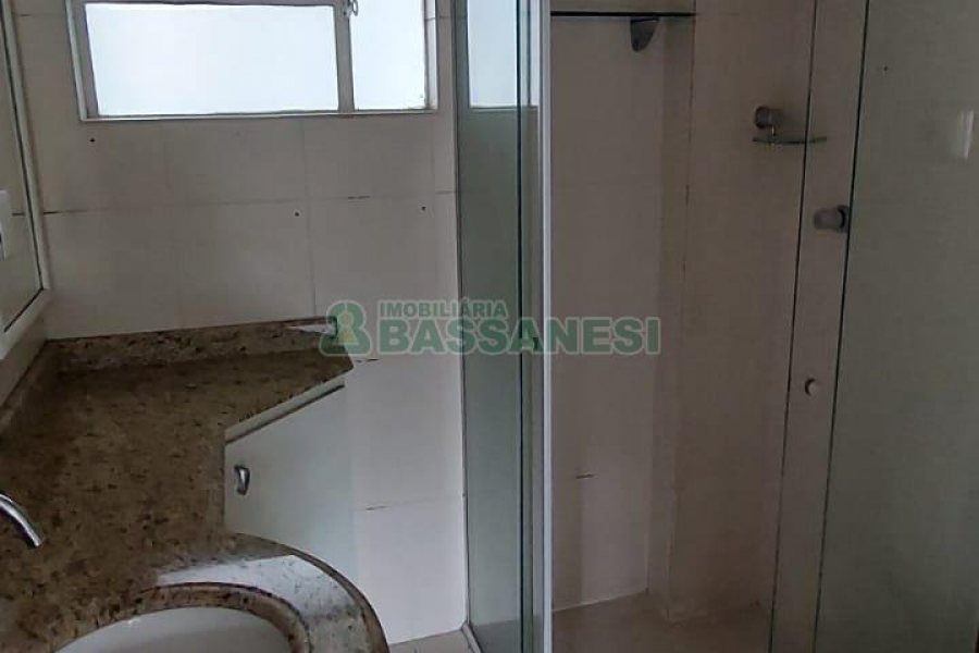 Apartamento com 70m², 2 dormitórios, 1 vaga, no bairro Petrópolis em Caxias do Sul para Alugar