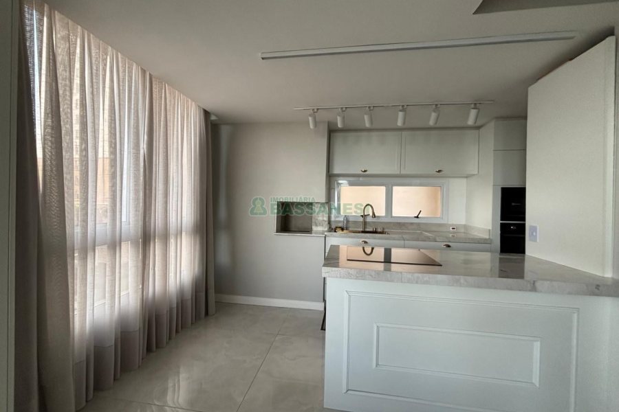 Apartamento com 111m², 3 dormitórios, 2 vagas, no bairro Cristo Redentor em Caxias do Sul para Alugar