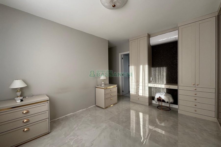 Apartamento com 111m², 3 dormitórios, 2 vagas, no bairro Cristo Redentor em Caxias do Sul para Alugar