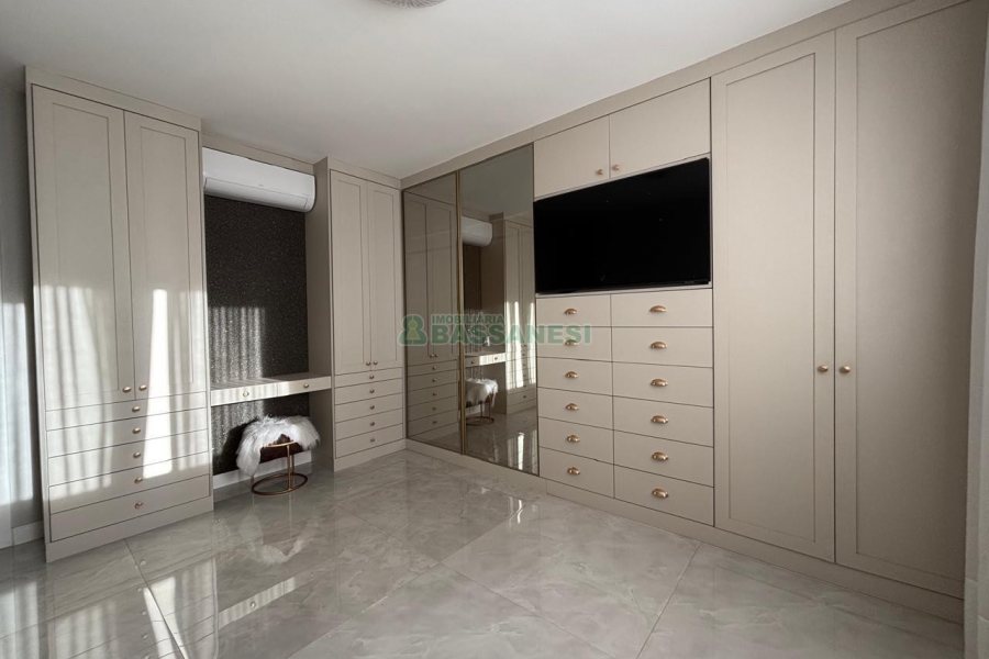 Apartamento com 111m², 3 dormitórios, 2 vagas, no bairro Cristo Redentor em Caxias do Sul para Alugar
