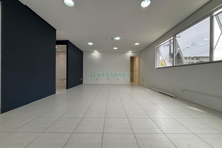 Sala com 92m², no bairro Panazzolo em Caxias do Sul para Alugar