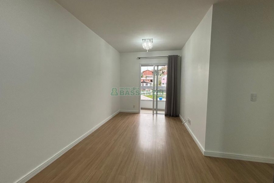 Apartamento com 62m², 2 dormitórios, 1 vaga, no bairro Kayser em Caxias do Sul para Alugar