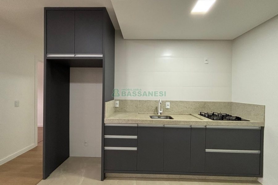 Apartamento com 62m², 2 dormitórios, 1 vaga, no bairro Kayser em Caxias do Sul para Alugar