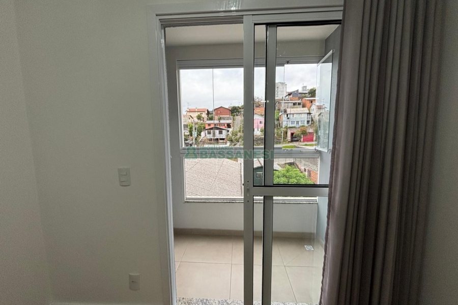 Apartamento com 62m², 2 dormitórios, 1 vaga, no bairro Kayser em Caxias do Sul para Alugar