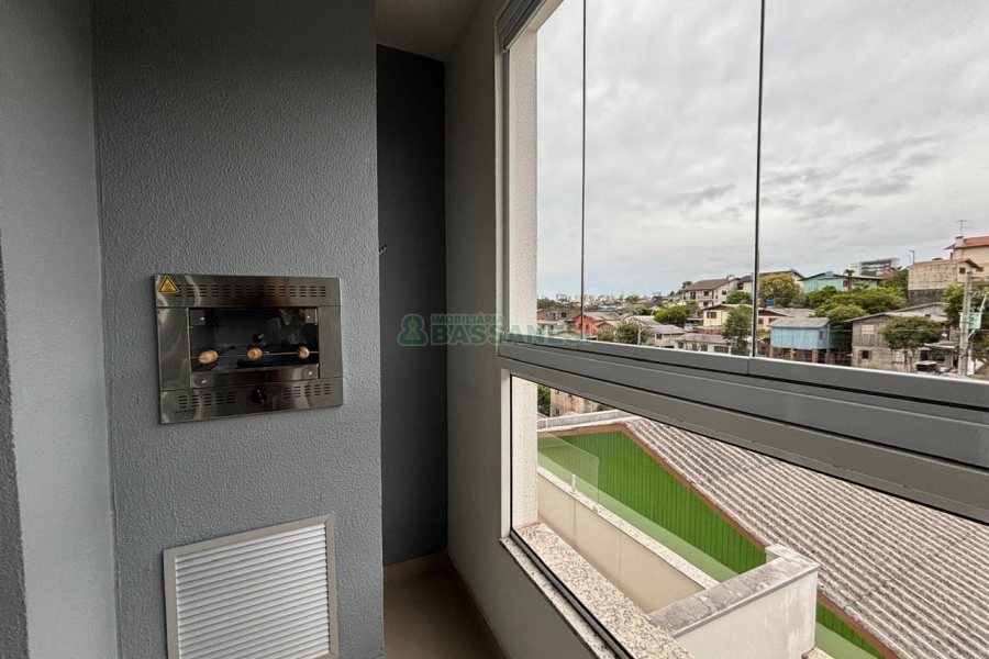 Apartamento com 62m², 2 dormitórios, 1 vaga, no bairro Kayser em Caxias do Sul para Alugar
