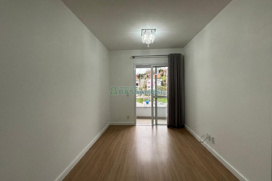Apartamento com 62m², 2 dormitórios, 1 vaga, no bairro Kayser em Caxias do Sul para Alugar