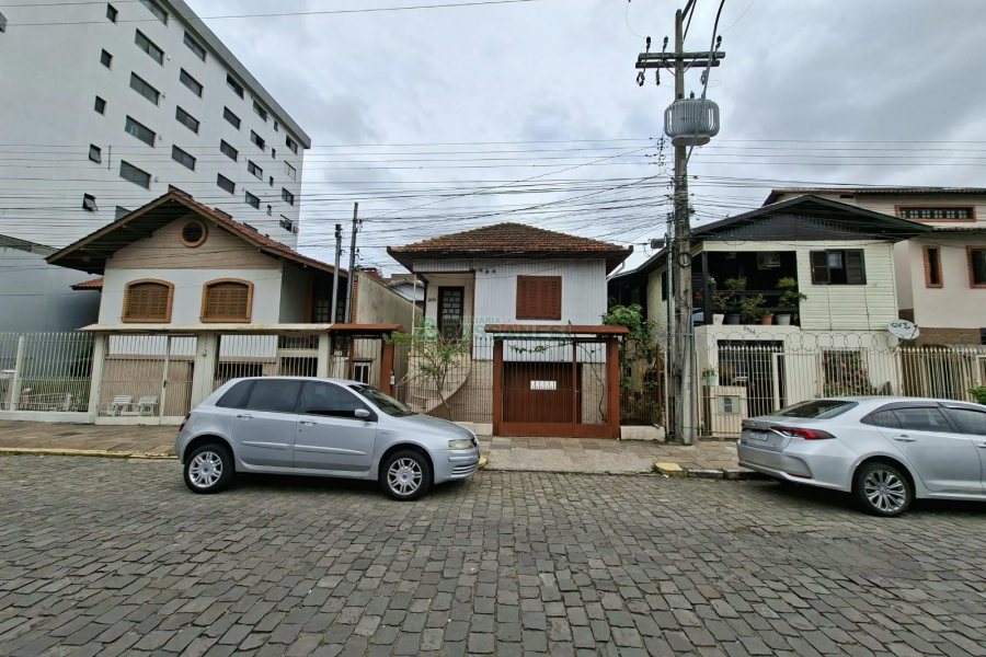 Casa com 40m², 2 dormitórios, no bairro Pio X em Caxias do Sul para Alugar