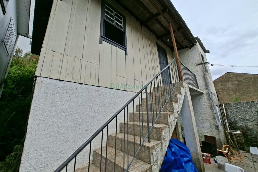 Casa com 40m², 2 dormitórios, no bairro Pio X em Caxias do Sul para Alugar