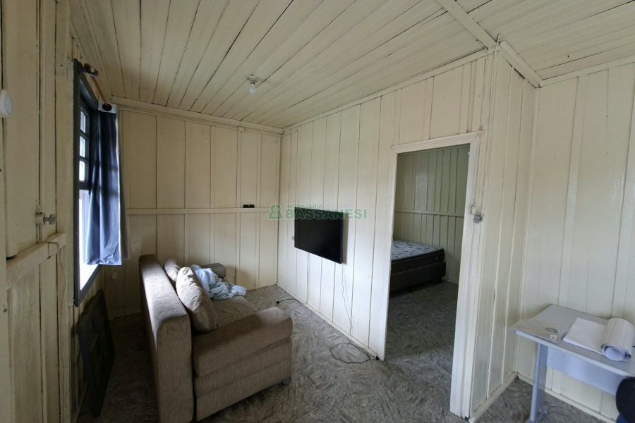 Casa com 40m², 2 dormitórios, no bairro Pio X em Caxias do Sul para Alugar