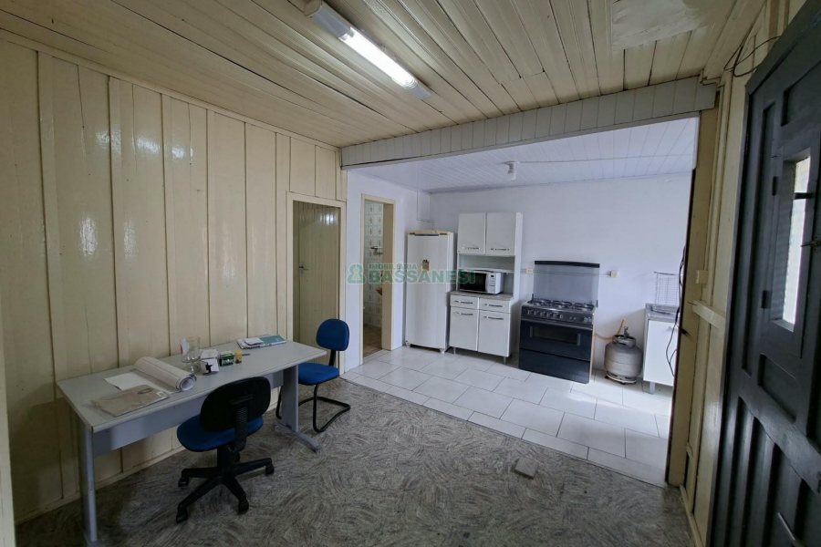 Casa com 40m², 2 dormitórios, no bairro Pio X em Caxias do Sul para Alugar